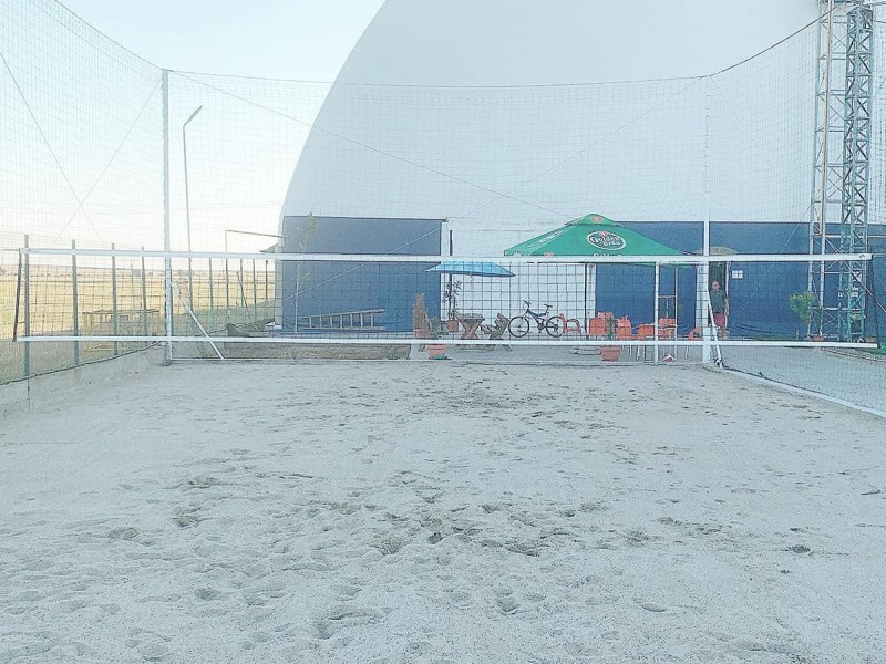 Rent an indoor or outdoor volleyball court near Craiova