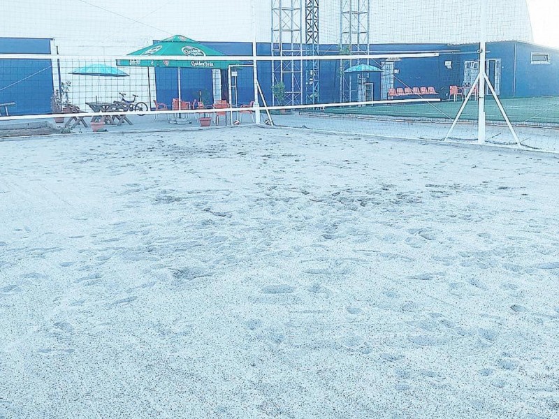 Rent an indoor or outdoor volleyball court near Craiova