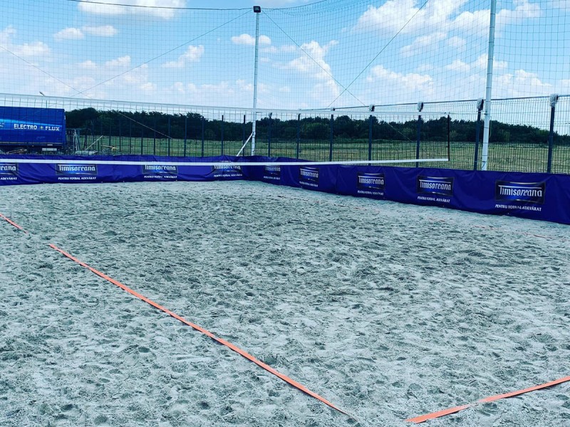 Rent an indoor or outdoor volleyball court near Craiova