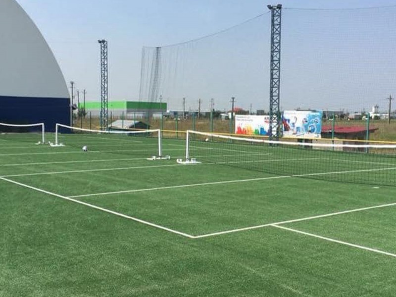 Inchiriaza un teren exterior de tenis de picior pentru tine si grupul tau