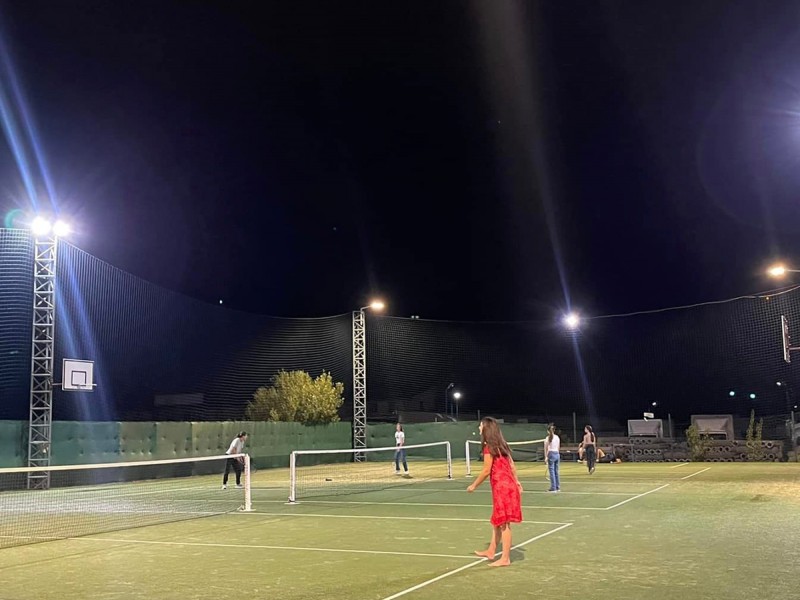 Inchiriaza un teren exterior de tenis de picior pentru tine si grupul tau