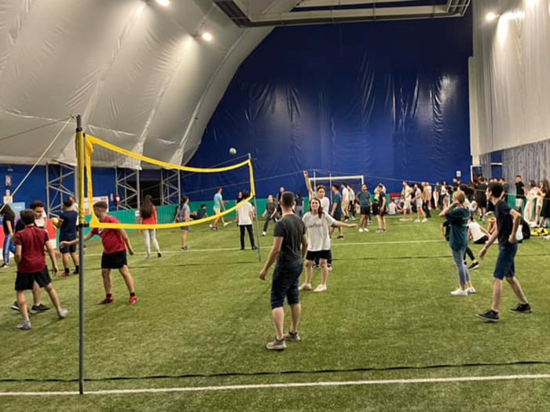 Rent an indoor or outdoor volleyball court near Craiova