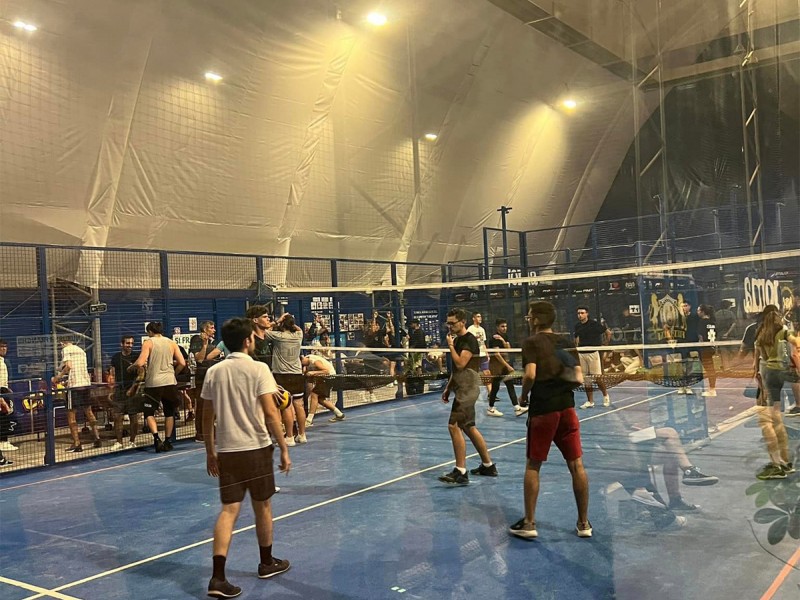Rent an indoor or outdoor volleyball court near Craiova
