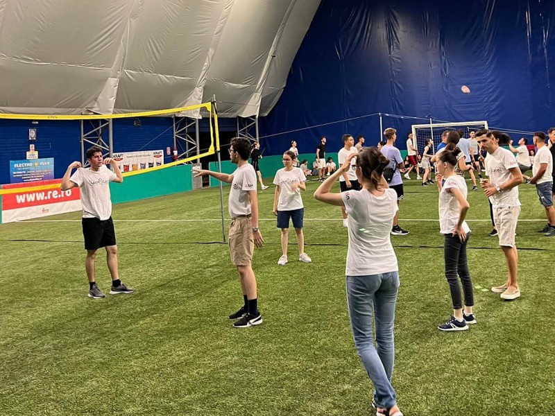 Rent an indoor or outdoor volleyball court near Craiova