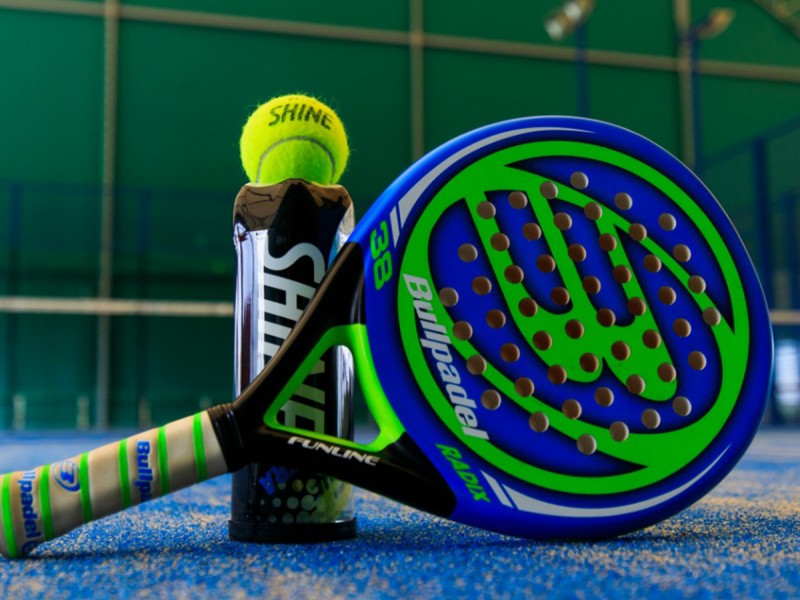 Play paddle, the newest sport, on an outdoor or indoor court in Timisoara