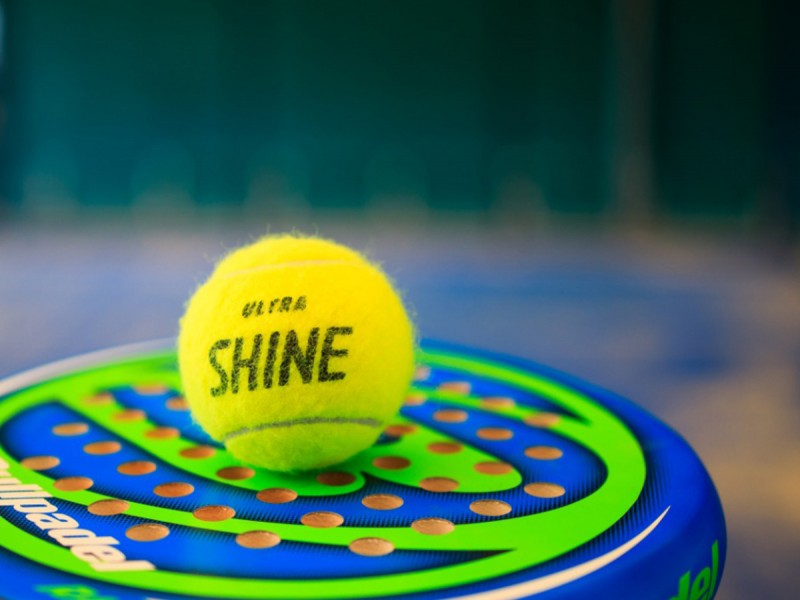 Play paddle, the newest sport, on an outdoor or indoor court in Timisoara