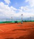 Experimenteaza jocul de tenis de camp pe un teren modern din Timisoara