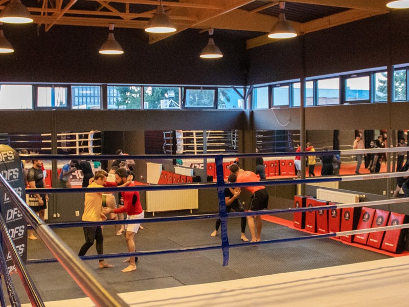 Kickbox cu colegii de munca alaturi de Catalin Morosanu in Bucuresti