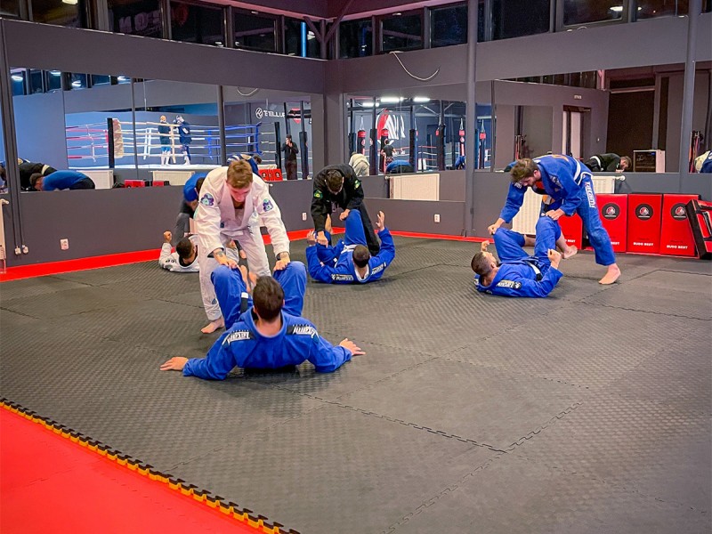 Antrenament Jiu-jitsu Brazilian pentru copii si adulti la Academia Catalin Morosanu