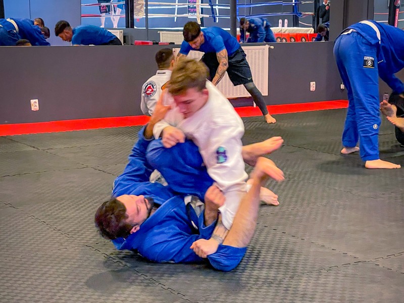 Antrenament Jiu-jitsu Brazilian pentru copii si adulti la Academia Catalin Morosanu