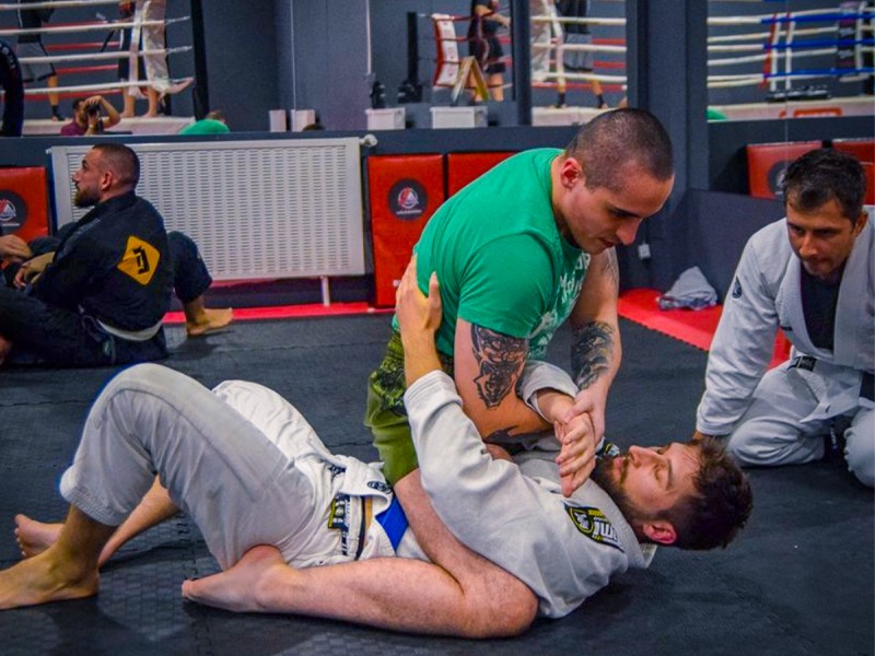 Antrenament Jiu-jitsu Brazilian pentru copii si adulti la Academia Catalin Morosanu