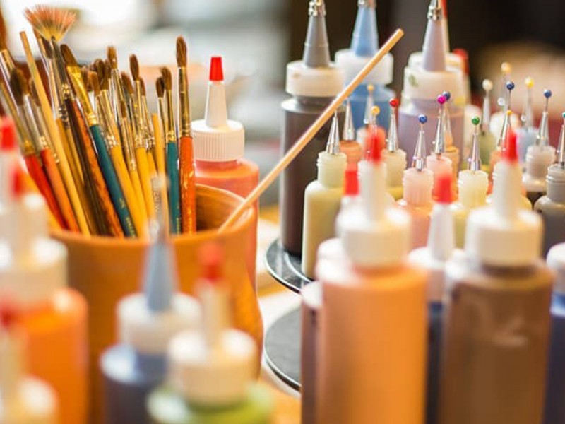 Experimenteaza pictura pe ceramica intr-un atelier din Bucuresti