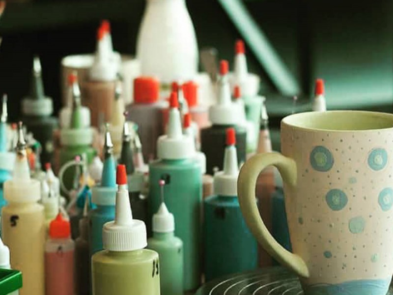 Experimenteaza pictura pe ceramica intr-un atelier din Bucuresti