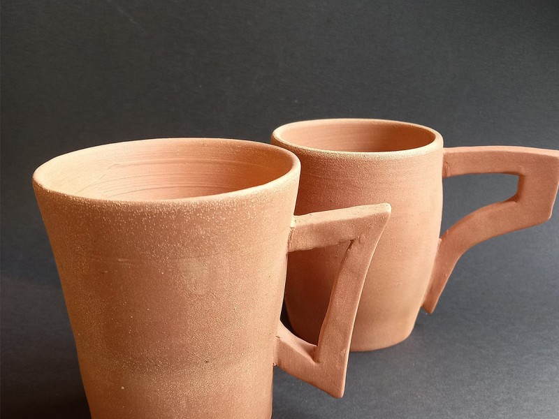 Experience painting on ceramics in a workshop in Bucharest
