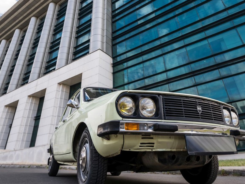 Condu o Dacia 1300 ca un rockstar al anilor 80 - tur istoric in Bucuresti