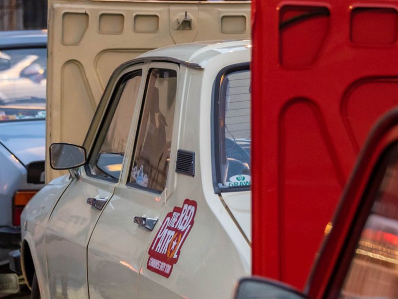 Condu o Dacia 1300 ca un rockstar al anilor 80 - tur istoric in Bucuresti