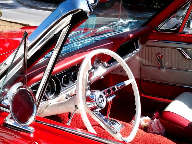 Ride through Bucharest with Mustang Cabrio