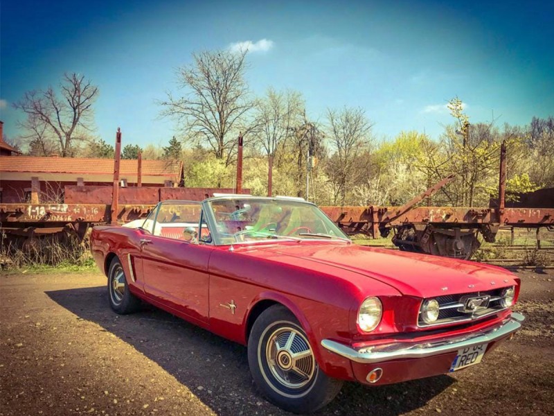 Ride through Bucharest with Mustang Cabrio