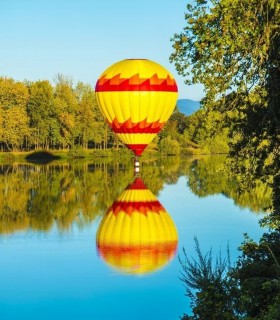Gift for 2: Hot air balloon flight and relaxing massage for you both, in Bucharest