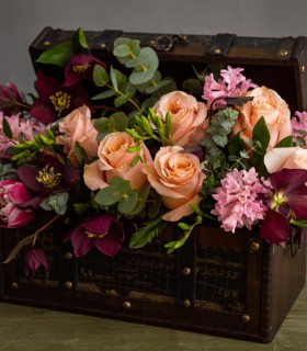 Relaxation and personal development at flower workshop in Bucharest