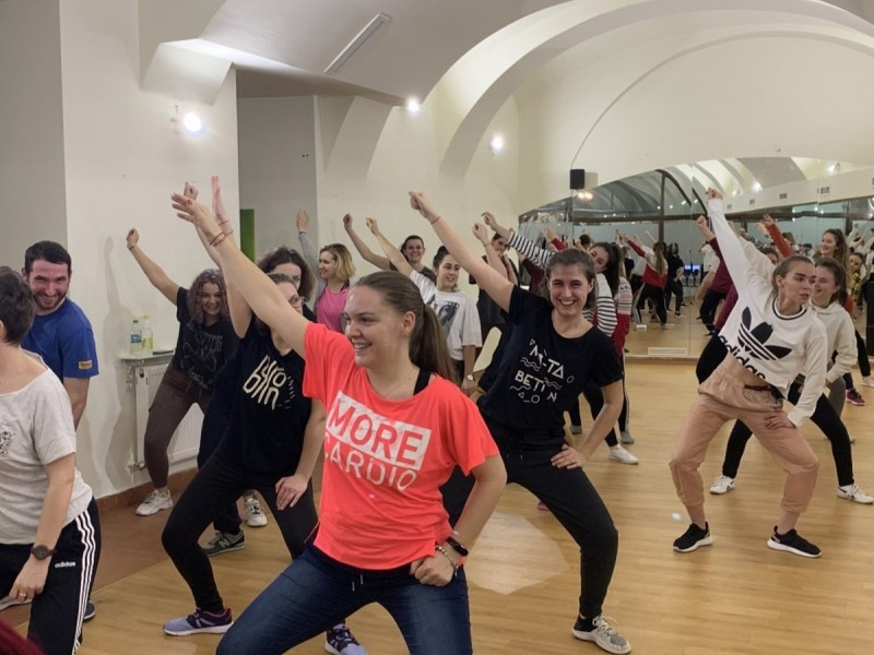 Hip hop, house or commercial dance classes for adults in Cluj