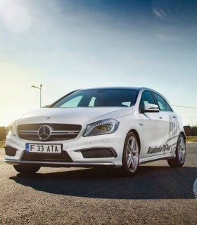 Circuit tour with a powerful car and a gourmet experience