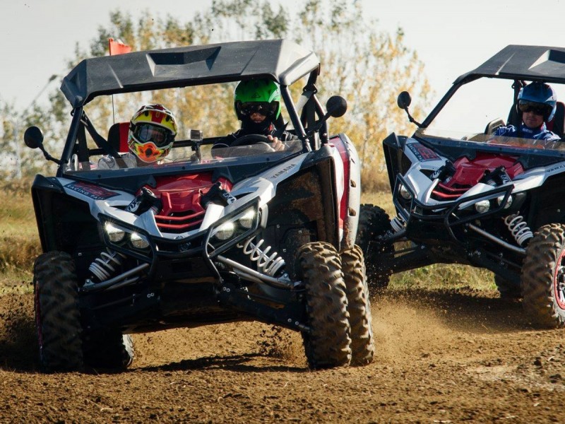 Adrenalina pe un circuit offroad - Condu utv-ul Yamaha YXZ1000R