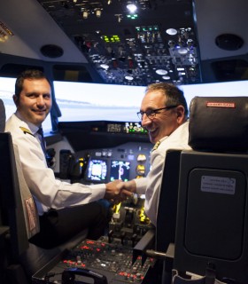 Therapeutic simulator for fear of flying - get rid of your fear at the wheel of a B737-800 New Generation