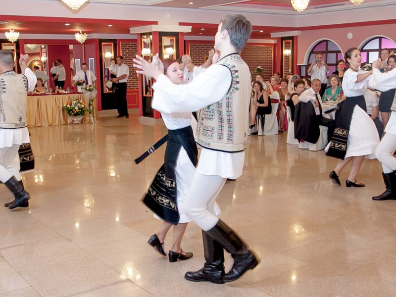 Romanian traditional dance courses for adults in Brasov