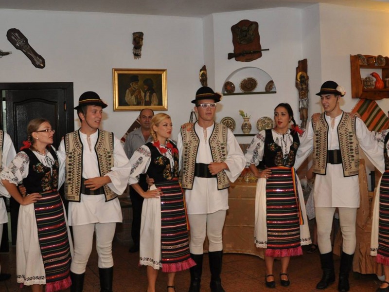 Romanian traditional dance courses for adults in Brasov