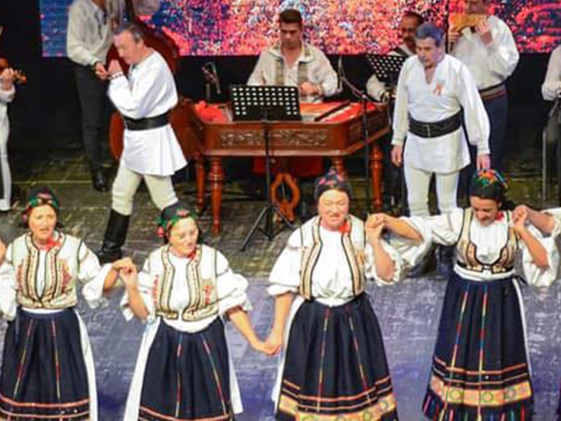 Romanian traditional dance courses for adults in Brasov