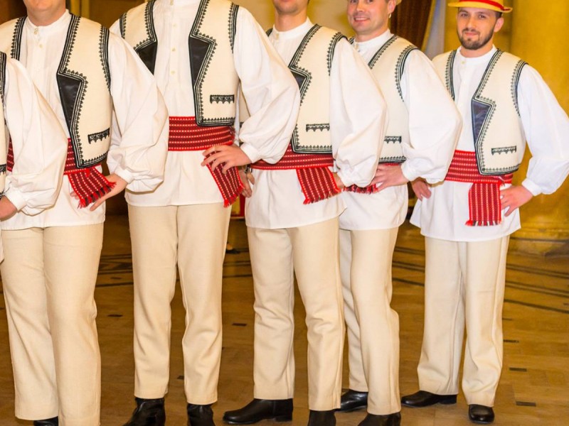 Romanian traditional dance courses for adults in Brasov
