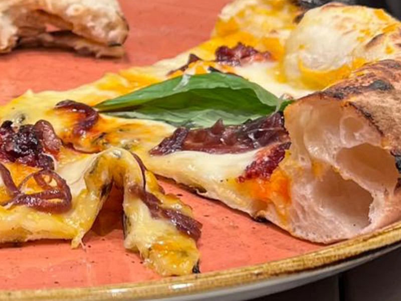 Invata cum se face o pizza napoletana, la tine la birou