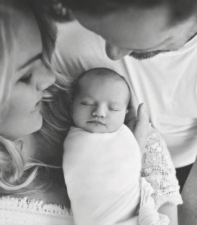 Childcare and breastfeeding courses for mothers