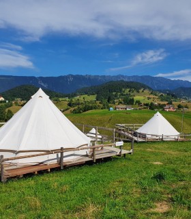 Live an epic experience at 1200 m altitude in the first glamping resort in Romania on the Rucar-Bran corridor