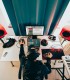 Live the experience of a music artist in a top record label