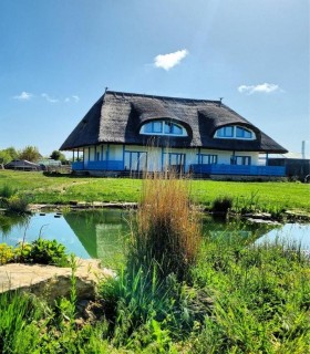 Accommodation in mud houses, massage and boat ride in the Delta