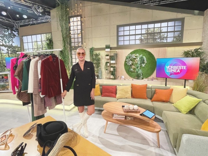 Be a star at a shopping session in the mall with Dana Savuica