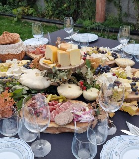 Excursie la stana cu familia si degustare de branzeturi in Brasov