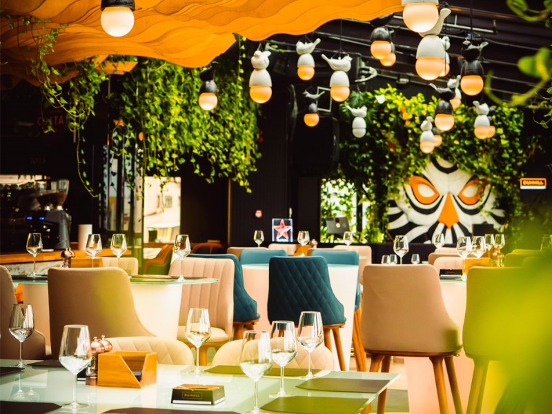 Gastronomic experiences in an exceptional restaurant at the top