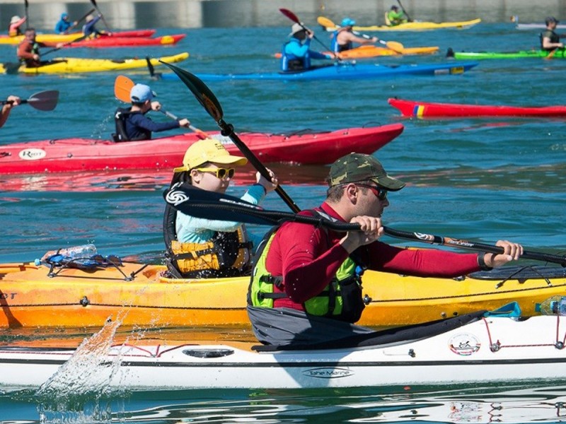 Vasleste pe Lacul Bicaz intr-o tura de caiac sau canoe