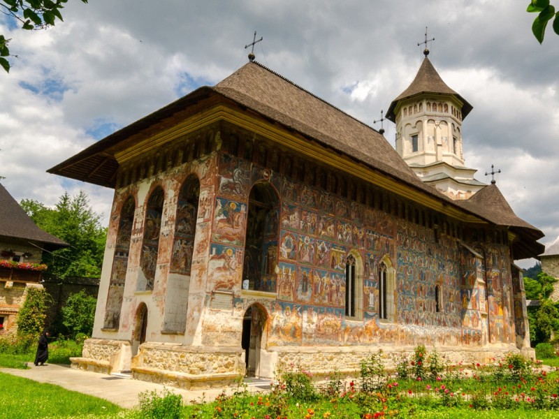 Excursie de o zi la Manastirile Voronet, Moldovita si Sucevita din Iasi