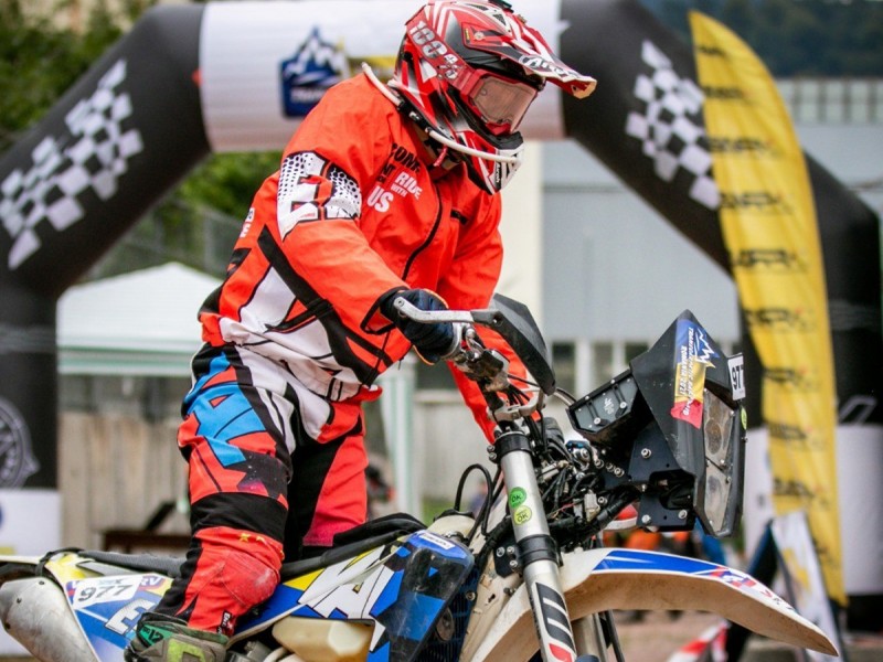 Antreneaza-te pentru competitii enduro pe motociclete Husqvarna