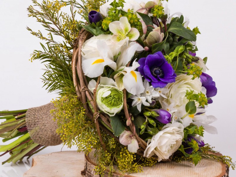 Learn to create spectacular flower arrangements - online video course