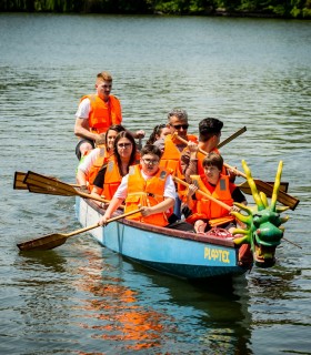 Vasleste spre succes alaturi de echipa ta o barca Dragon Boat