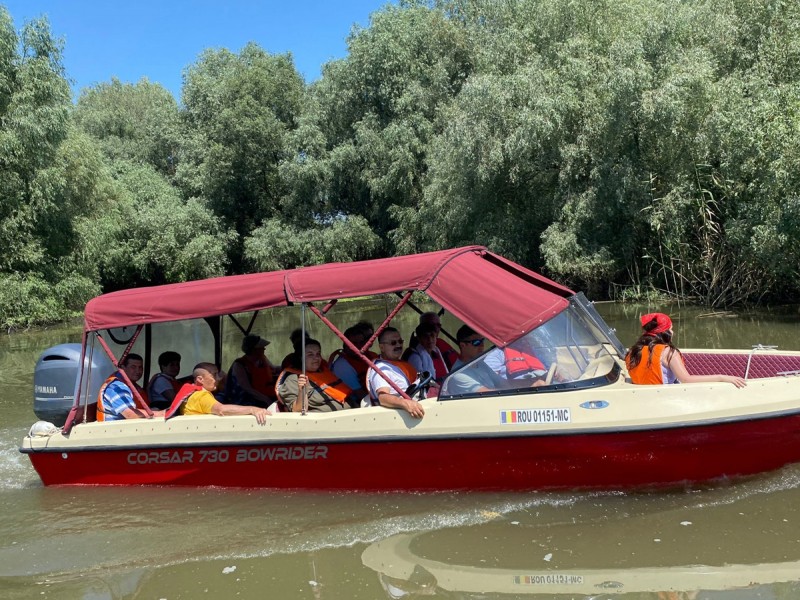 Plimbare cu barca de 5 ore pe traseul Tulcea-Mila 23 in Delta Dunarii