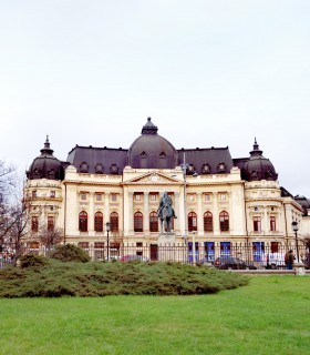 Photo shoot and historical stories in the centre of Bucharest