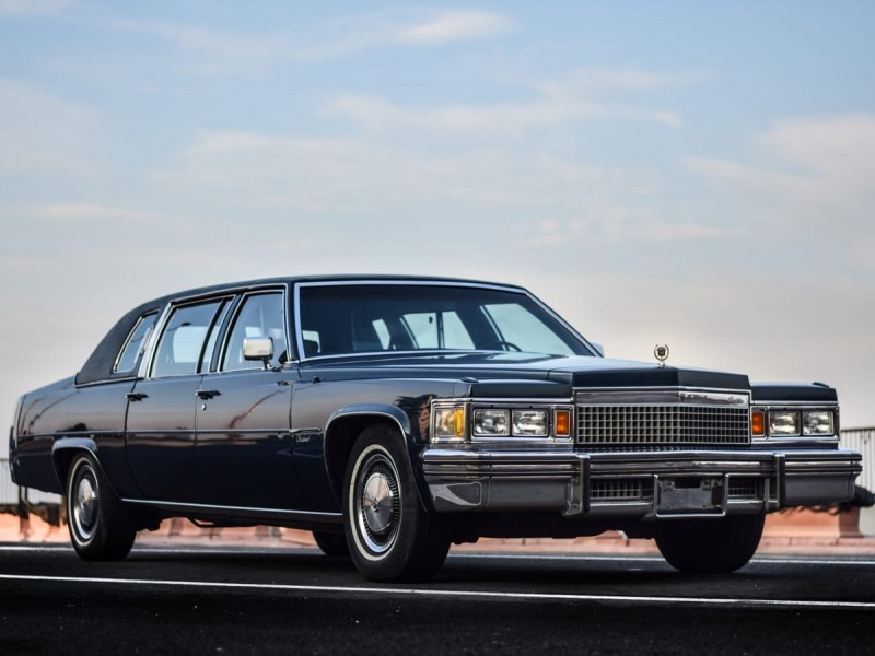 Ride through Mamaia resort in a vintage Cadillac convertible