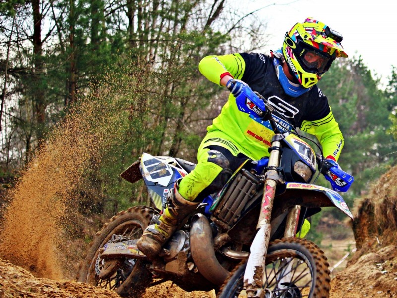 Traieste senzatii extreme intr-o aventura enduro in Brasov