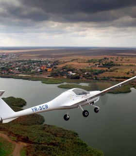 Fii pilot la inaltime la mansa unui Diamond 20 Katana